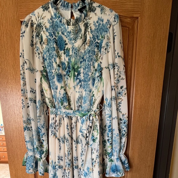 Vici Tempe Floral Ruffle Midi Dress - Picture 7 of 9